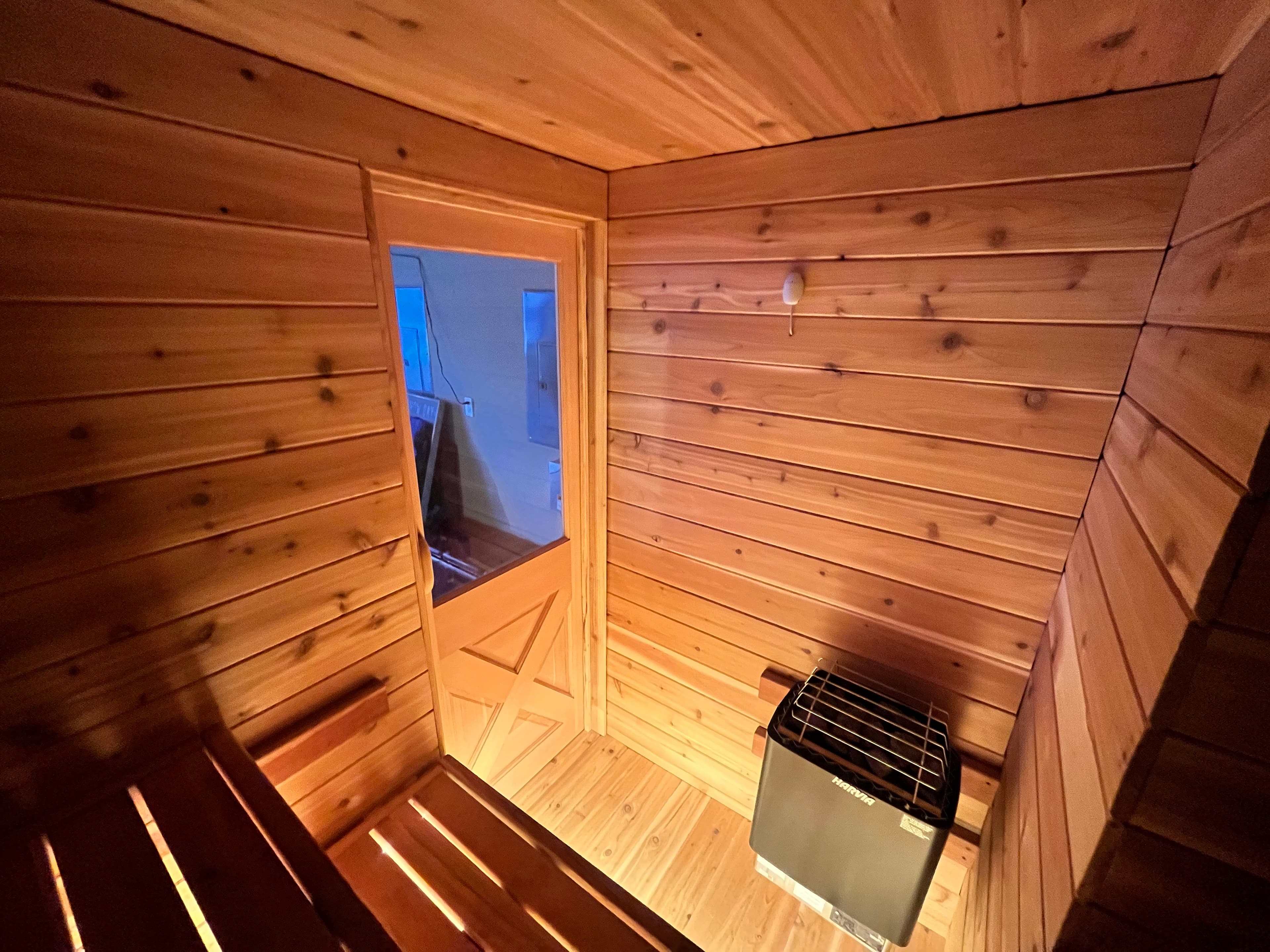Bench layout for small sauna