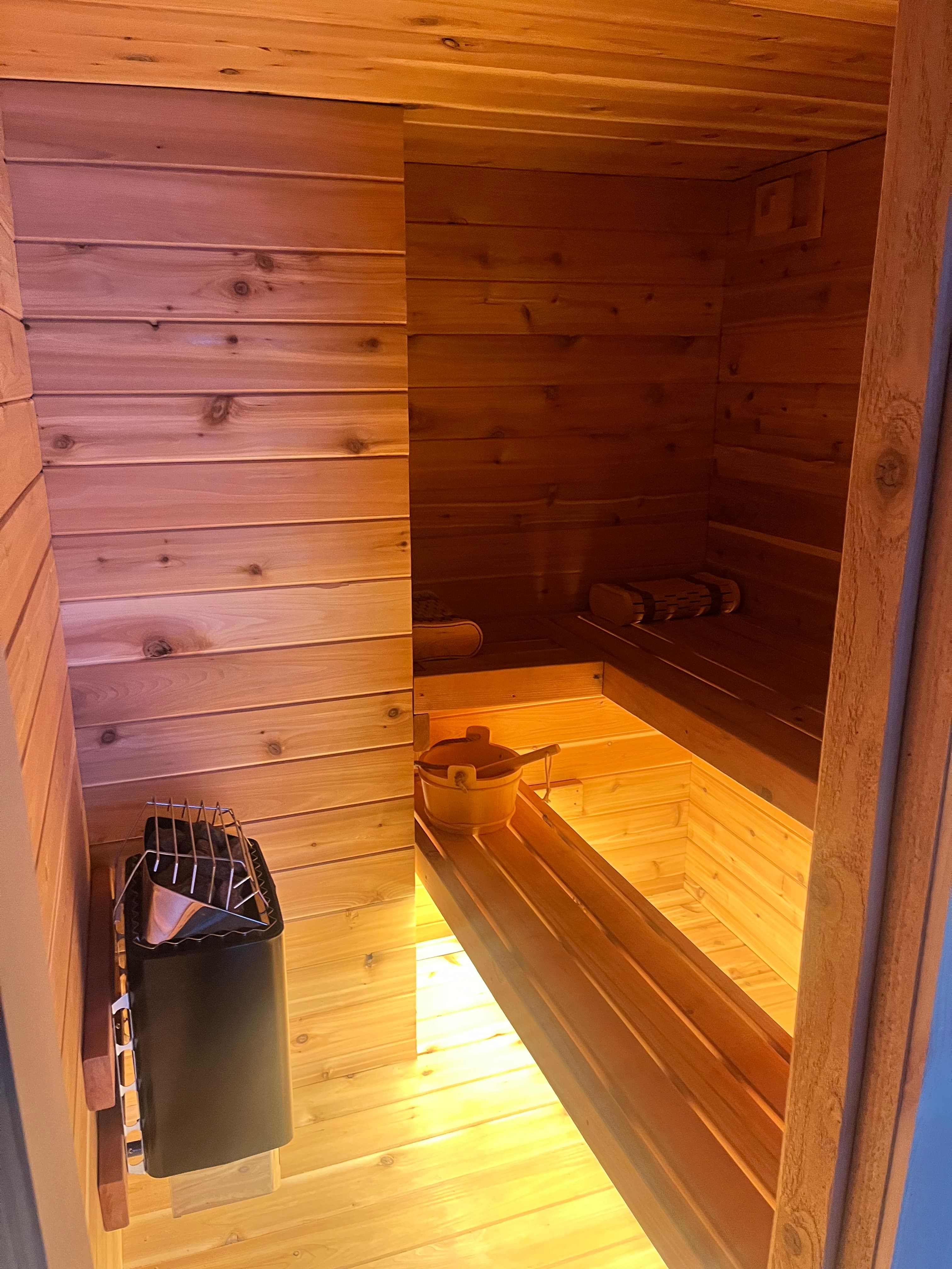 Outdoor sauna layout and entry detail